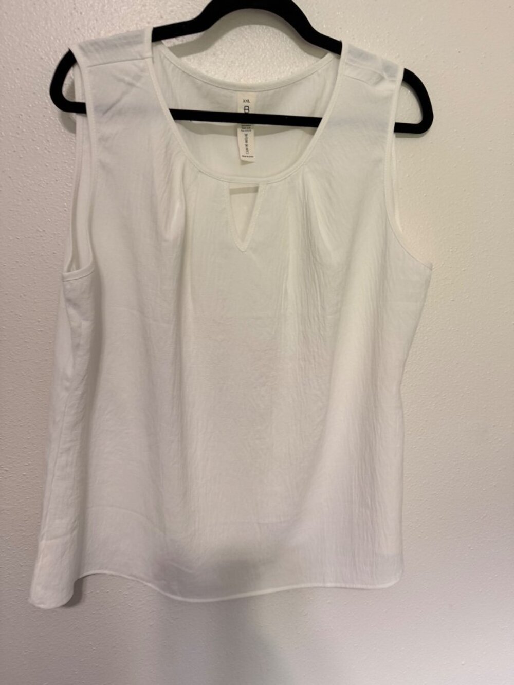 Womans Tank Top White With a CutOut Neck Crepe like Size 2X